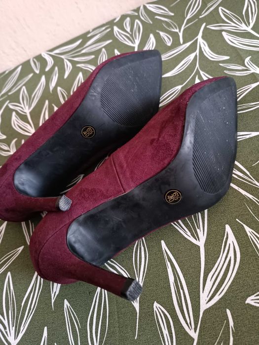 Bordowe szpilki 40 F&F