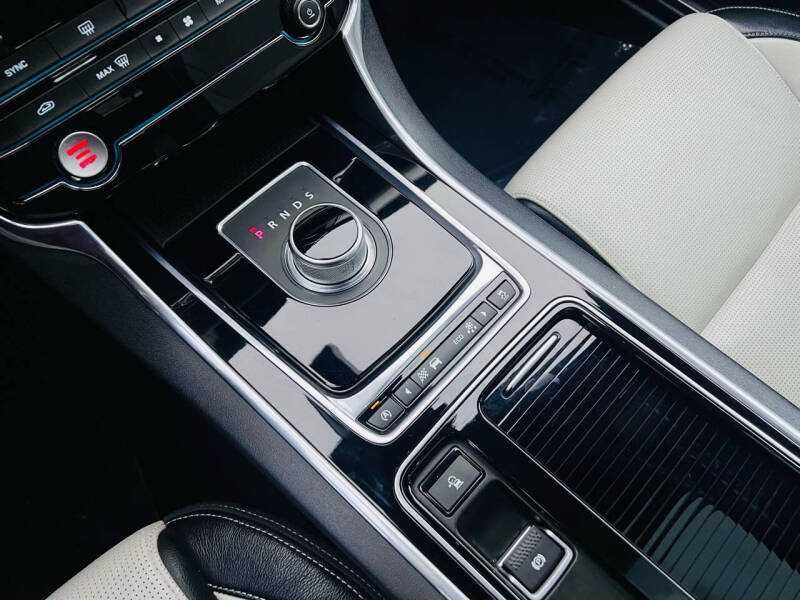 2016  Jaguar  XF