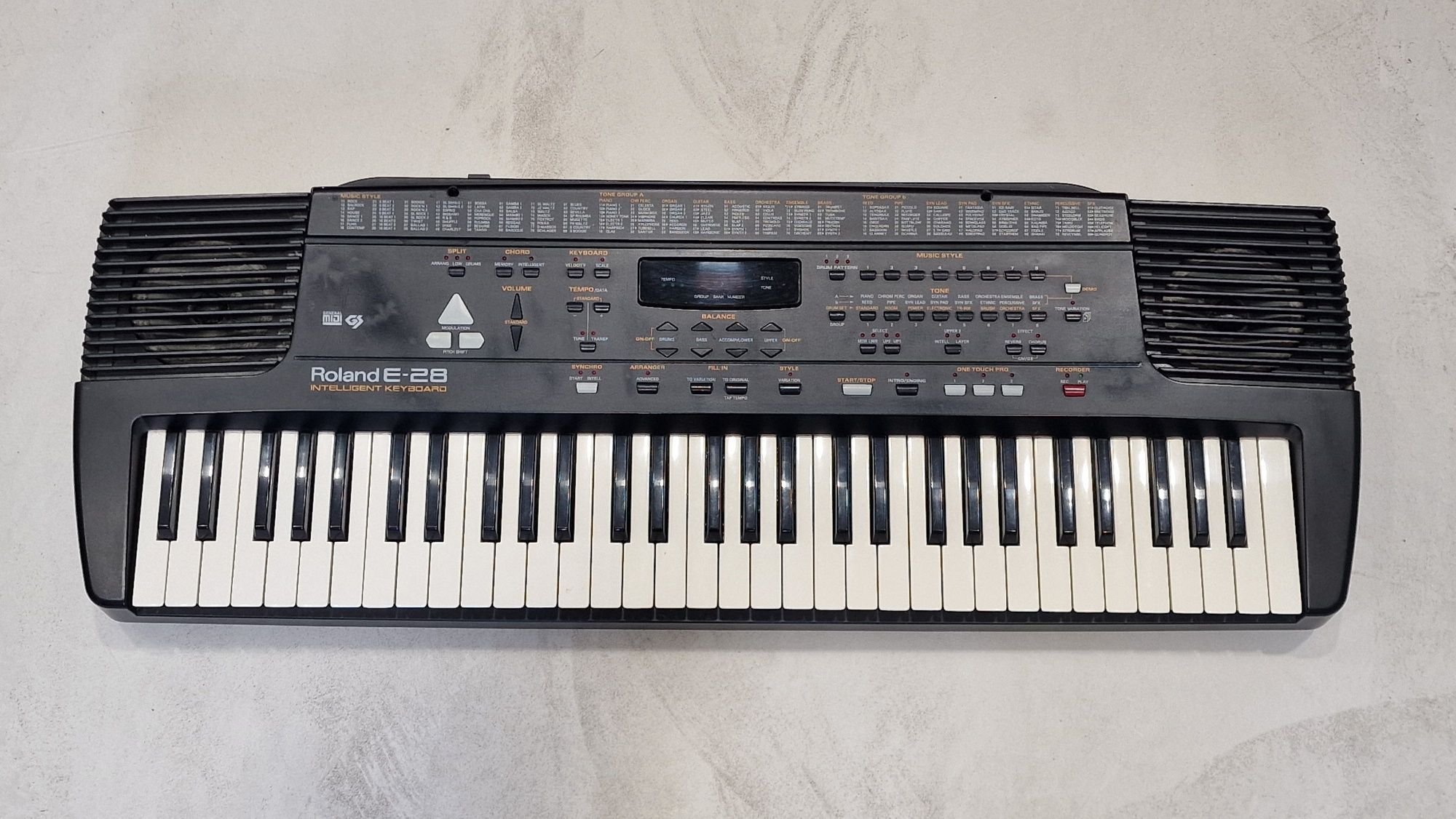 Roland E-28 Kultowy keyboard lat 90