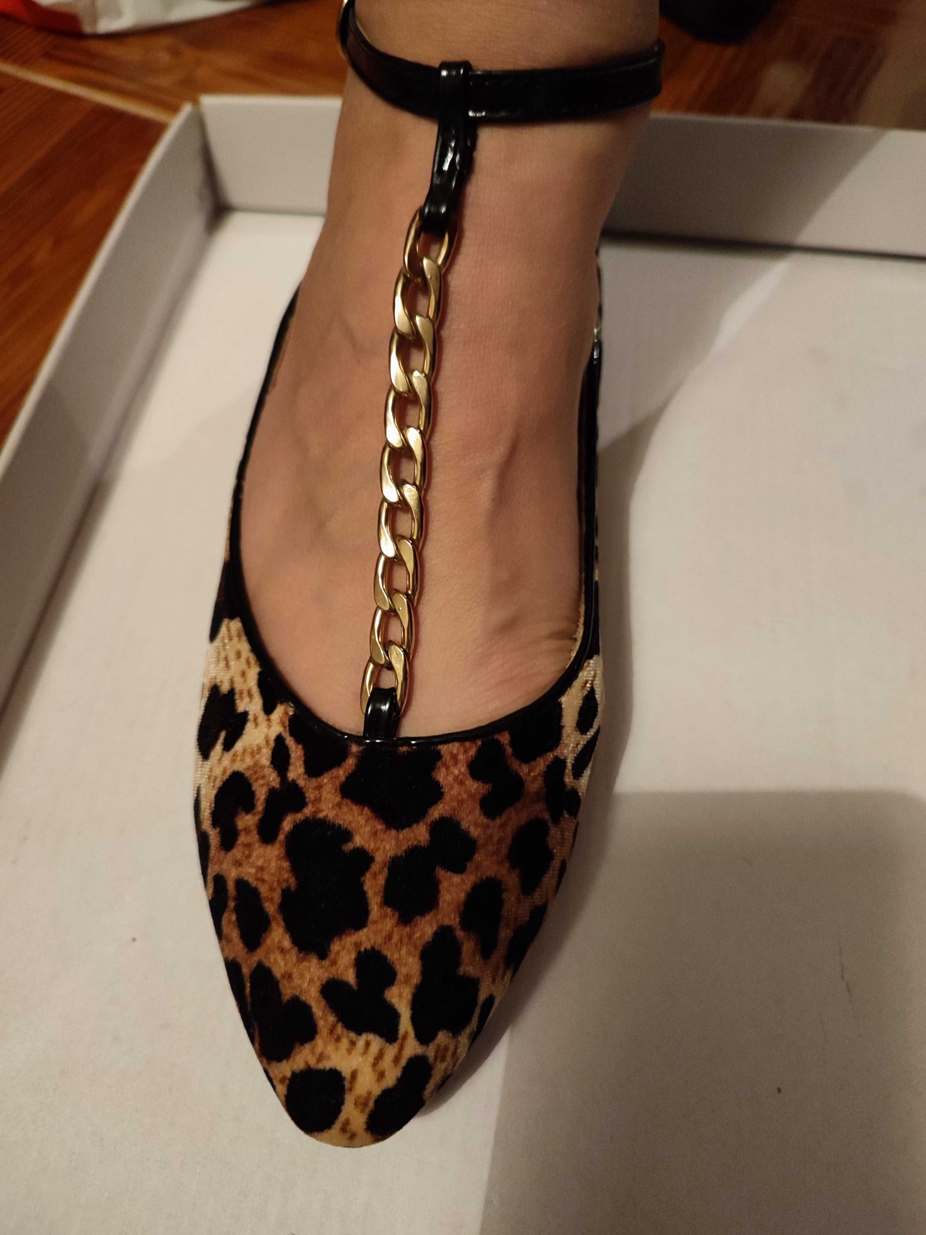 Sapatos novos padrão leopardo