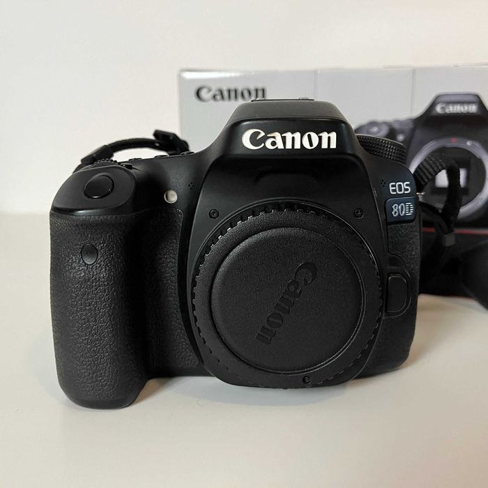 Máquina DSLR Canon 80D