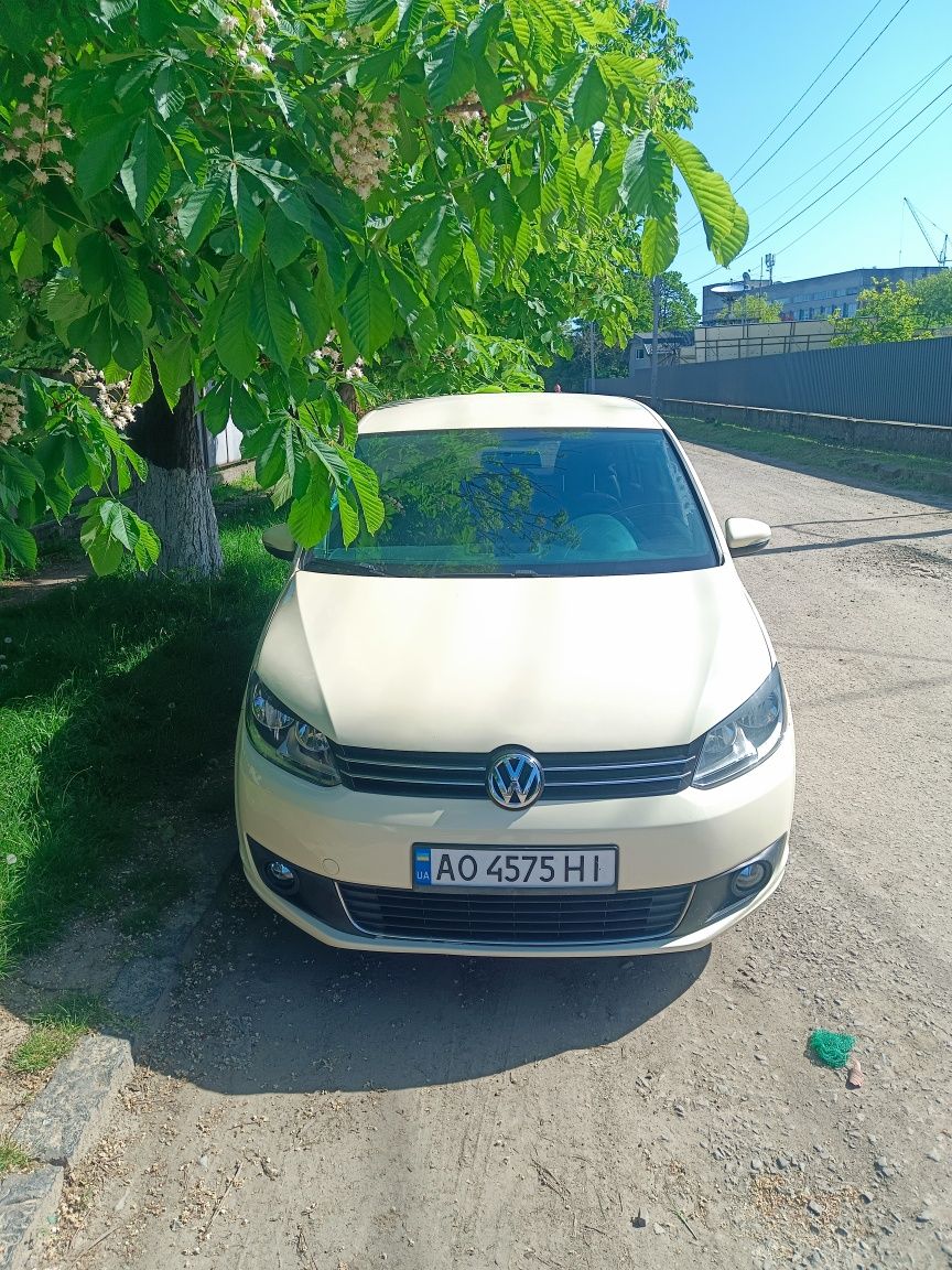 Срочно! Volkswagen Touran 2012