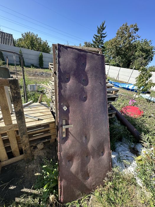 Продам входную дверь