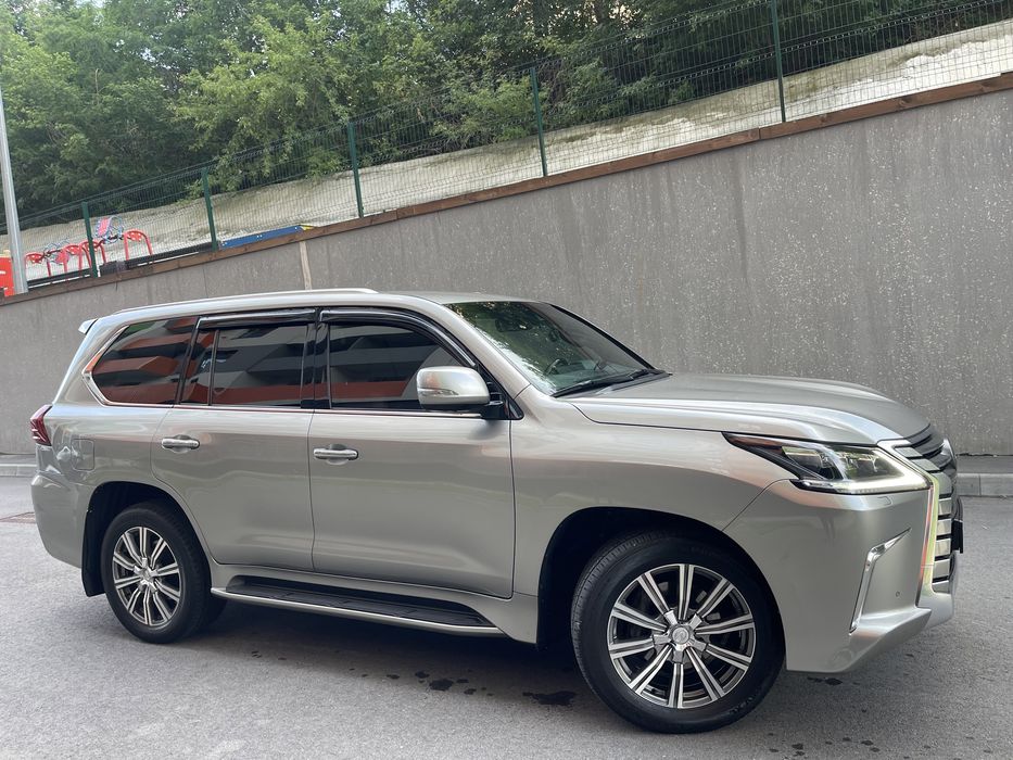 Продам официальный автомобиль Lexus LX 450