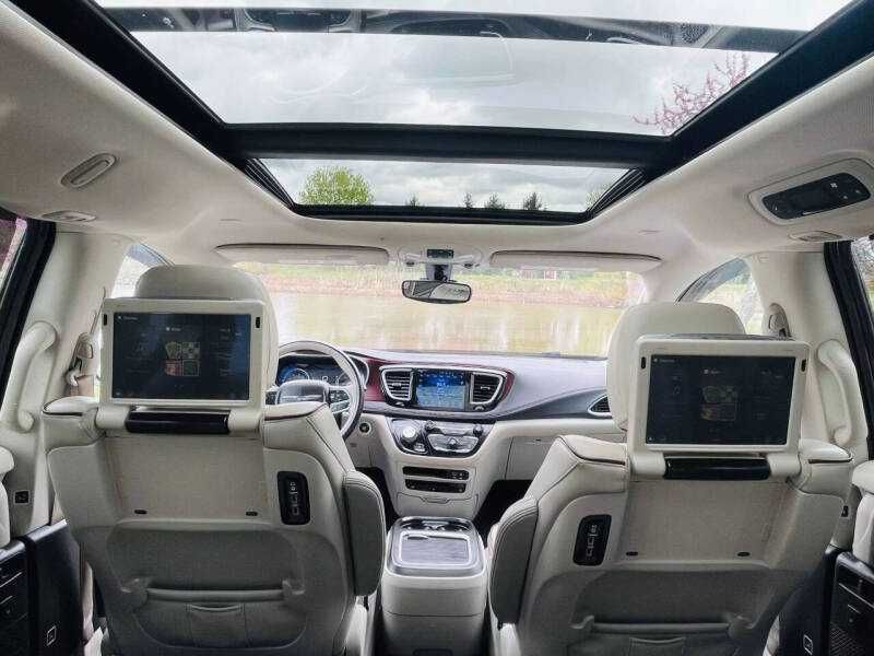 Chrysler Pacifica Limited 2017