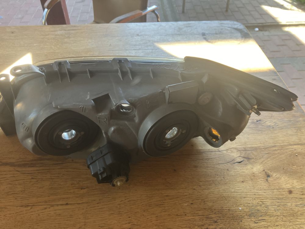 Lexus is 200 is 300 lampy przod halogen EU