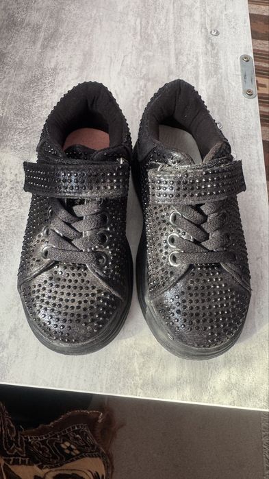 Черевички, ботинки, кросівки, туфлі