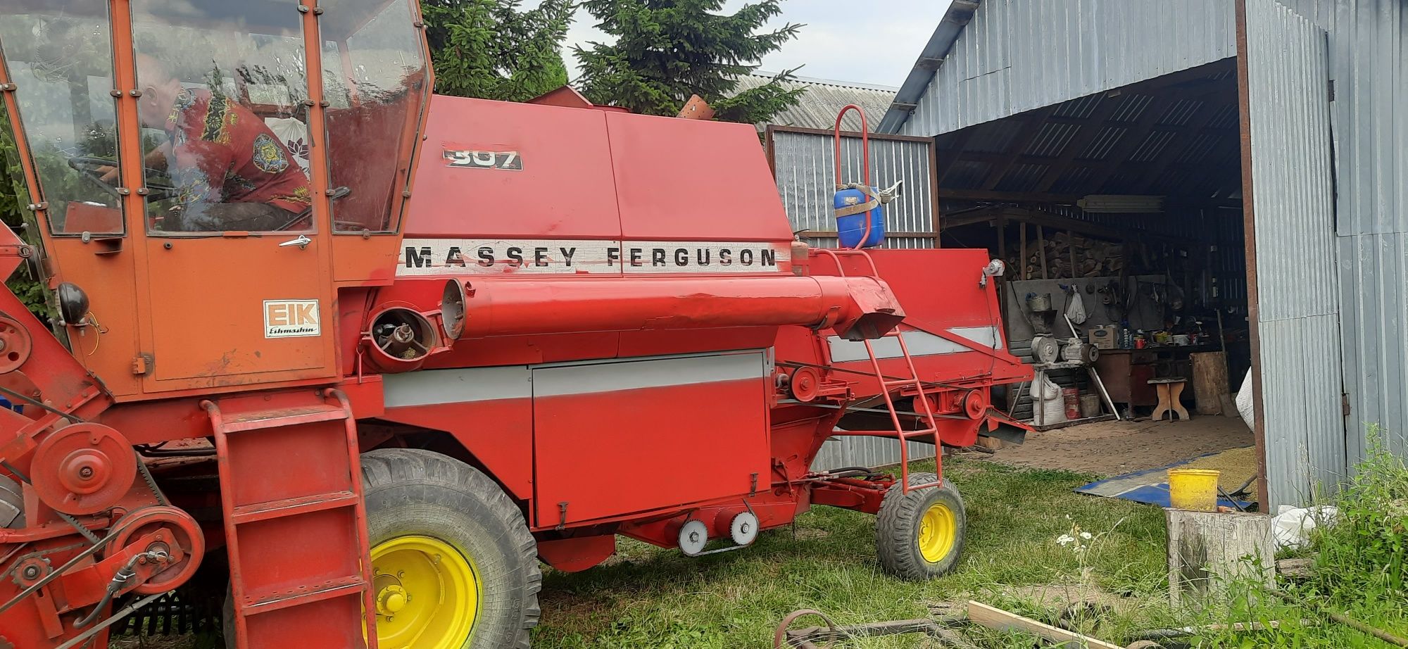 Massey Ferguson 307