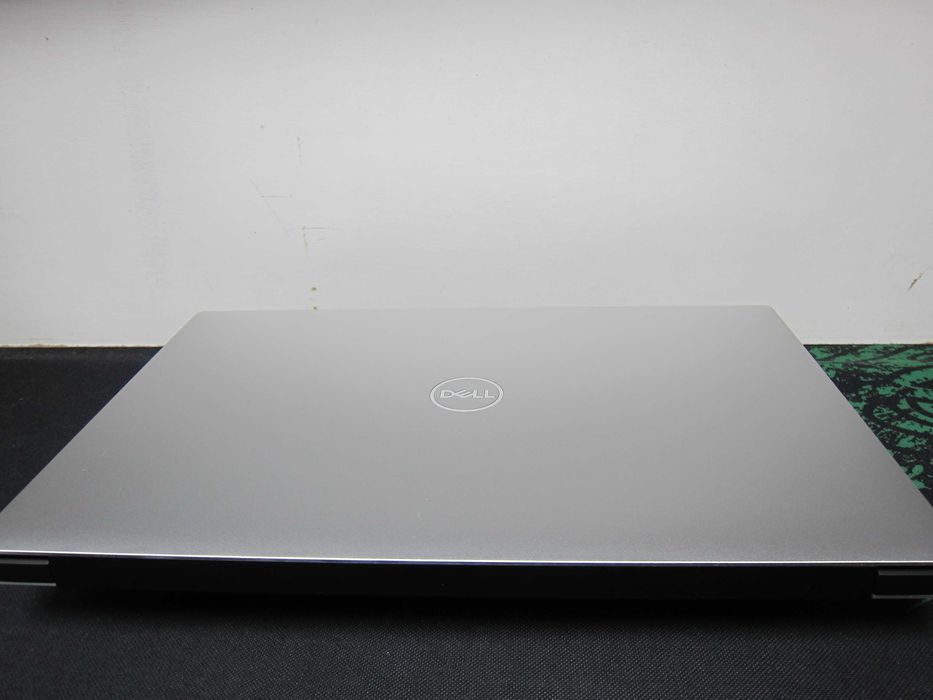 DellXPS9550/15.6"4k 3840 x 2160/Intel CoreI7/Ram 16 gb/Nvidia GTX 960M