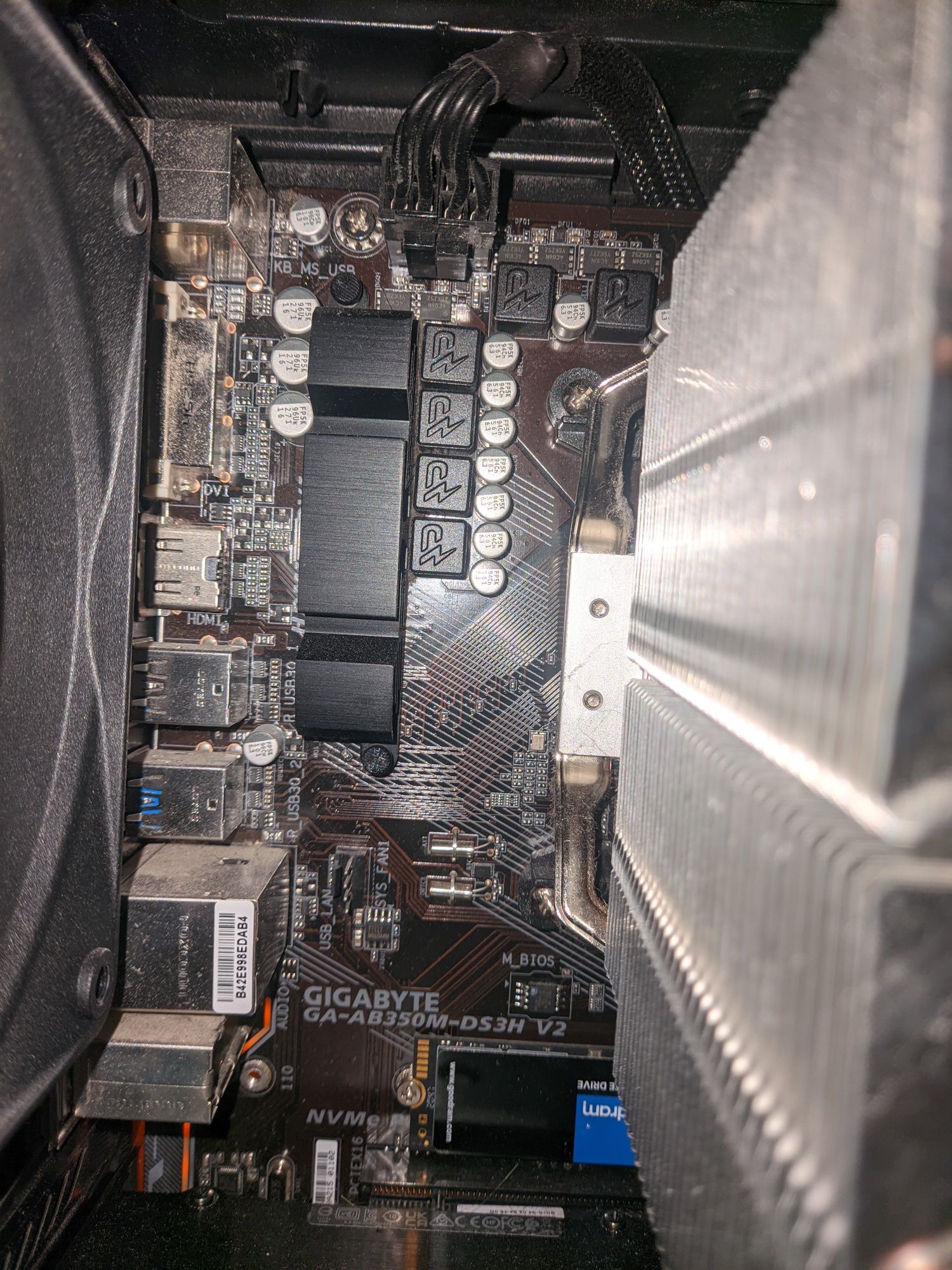 AM4 Gigabyte AB350 DS3H V2 + Gammax 300