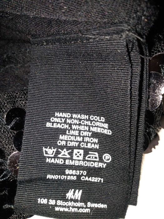 Piękna czarna sukienka H&M z cekinami