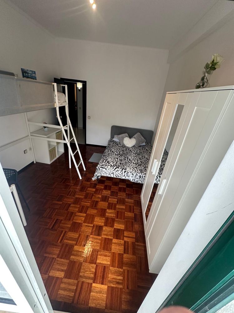 Quarto c cama casal + cama solteiro em Entroncamento