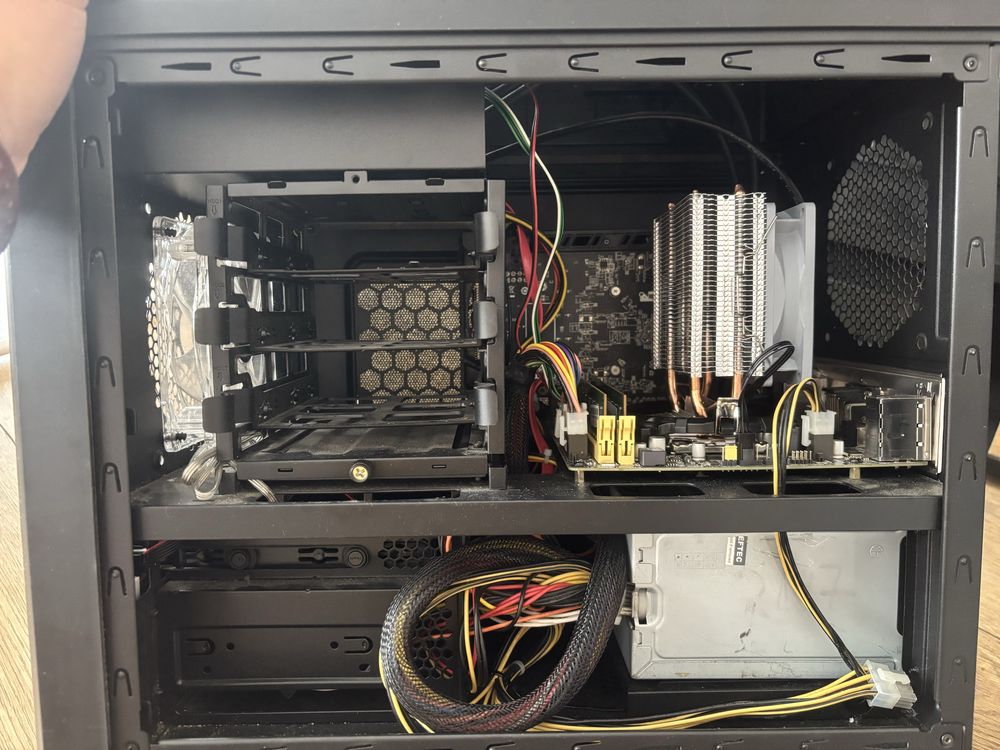 Komputer Mini-ITX | Intel i5-4570 + RX 470 + 16GB DDR3