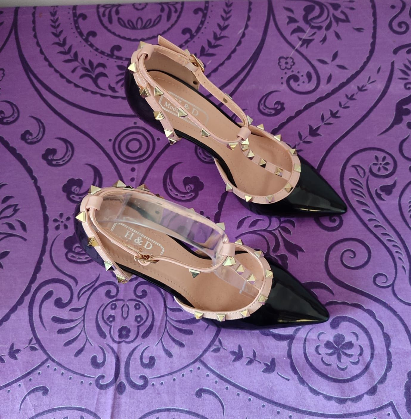 Sapatos H&D preto/rosa 36/37/38/40 e 41 - Novo

- Tamanho 38

Os po