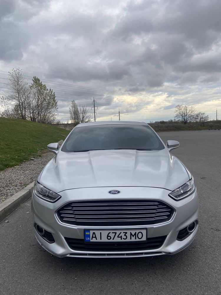 Ford fusion hybrid se