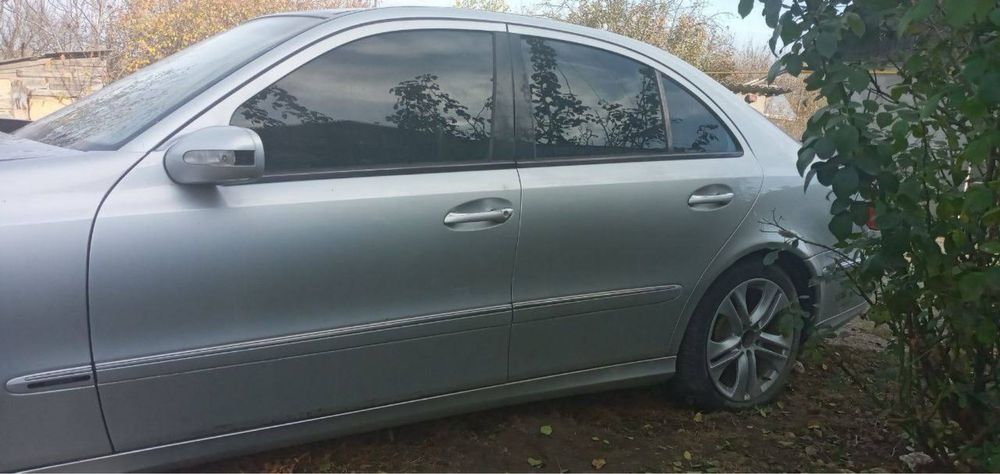 Мercedes e320 w211