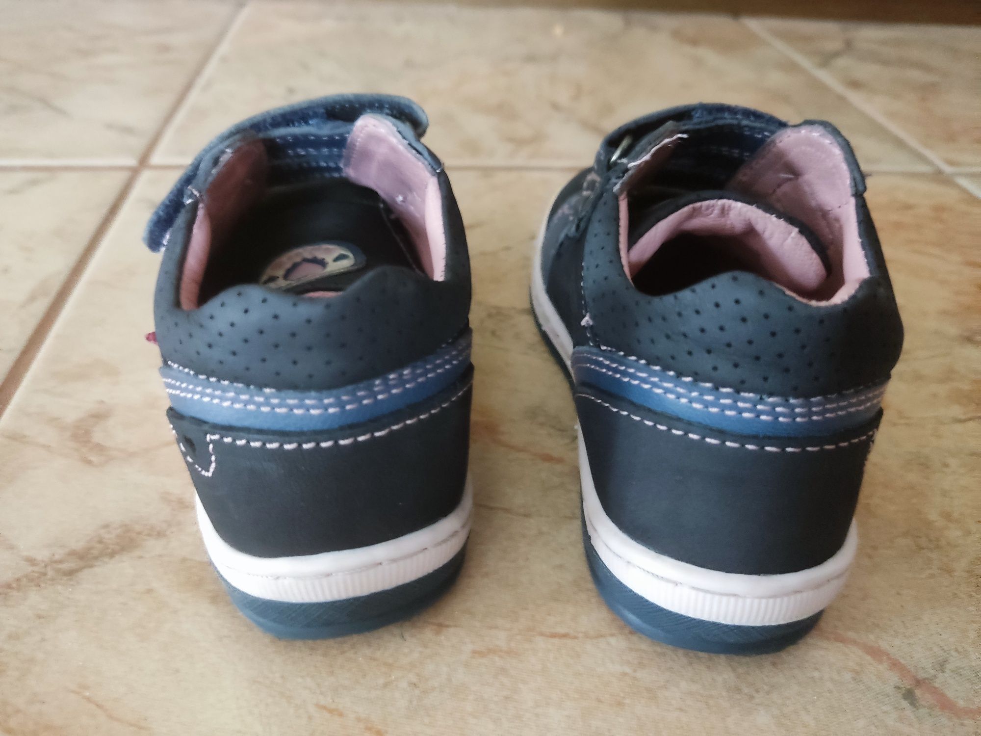 Buty trzewiki Lasocki 24