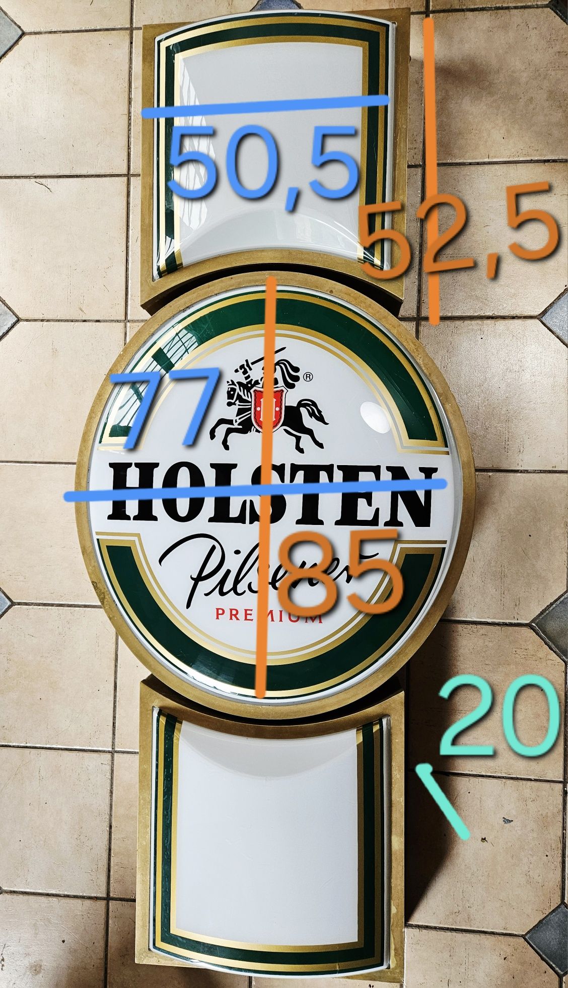 Duży neon z reklamą piwa Holsten