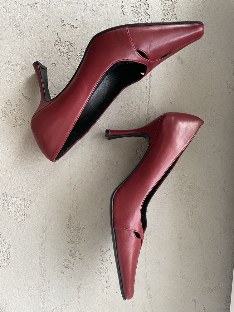 Шикарнні шкіряні туфлі красно - бордові  італія