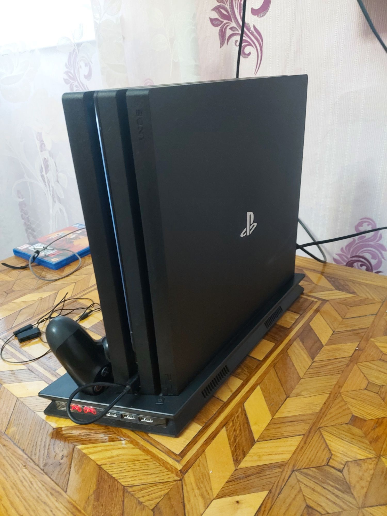 PS4 pro 1000g +аккаунт