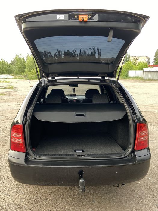 Продам Шкоду тур 1.6