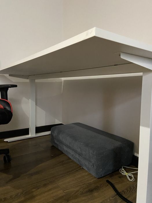 Стіл для Компʼютера або для повсякденних задач