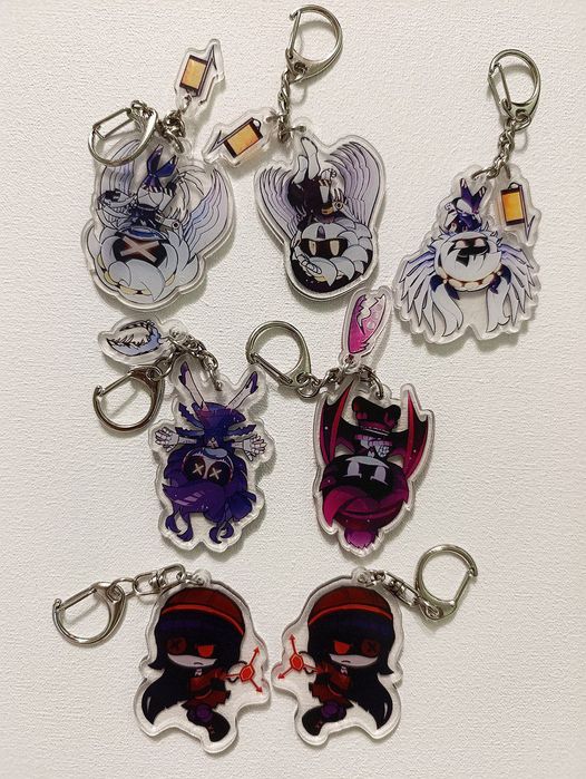 Брелки та фігурка про дронам вбивцям. Брелки по дорогам убийцам