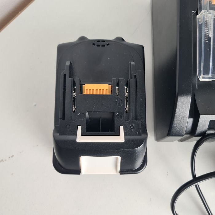 Зарядка та акумулятор для Makita