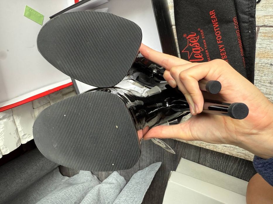 Стрипи Pleaser тройки 
Обувались раз
Без потертостей
Чехол для