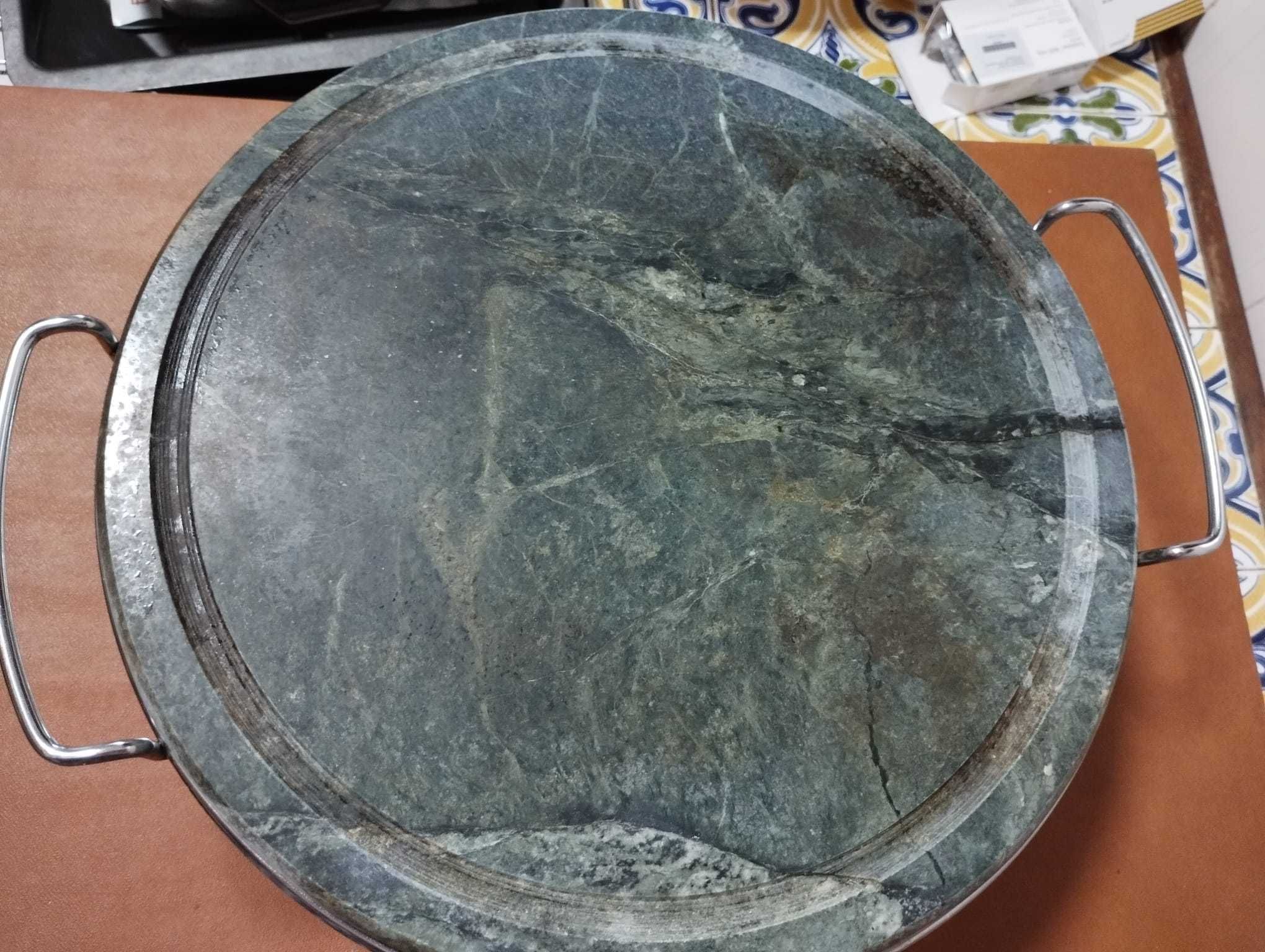 Grelhador de pedra com 4 lamparinas