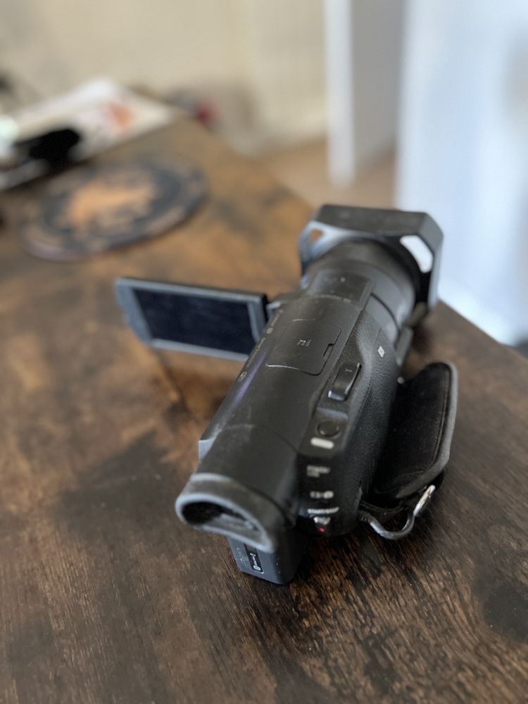 Camera Sony FDR-AX100 4K de 2.000€ por apenas 550€