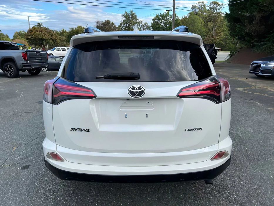 Toyota RAV4      2018