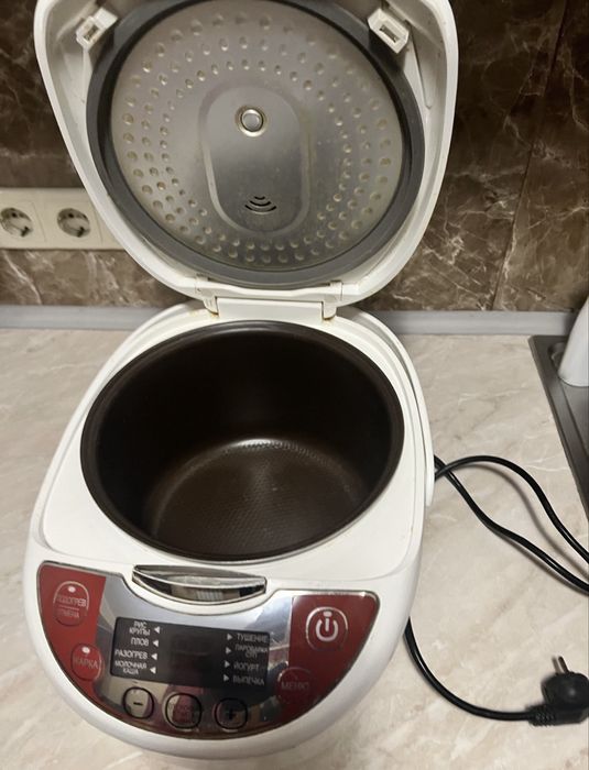 Мультиварка в хорошем состоянии стоит без дела.