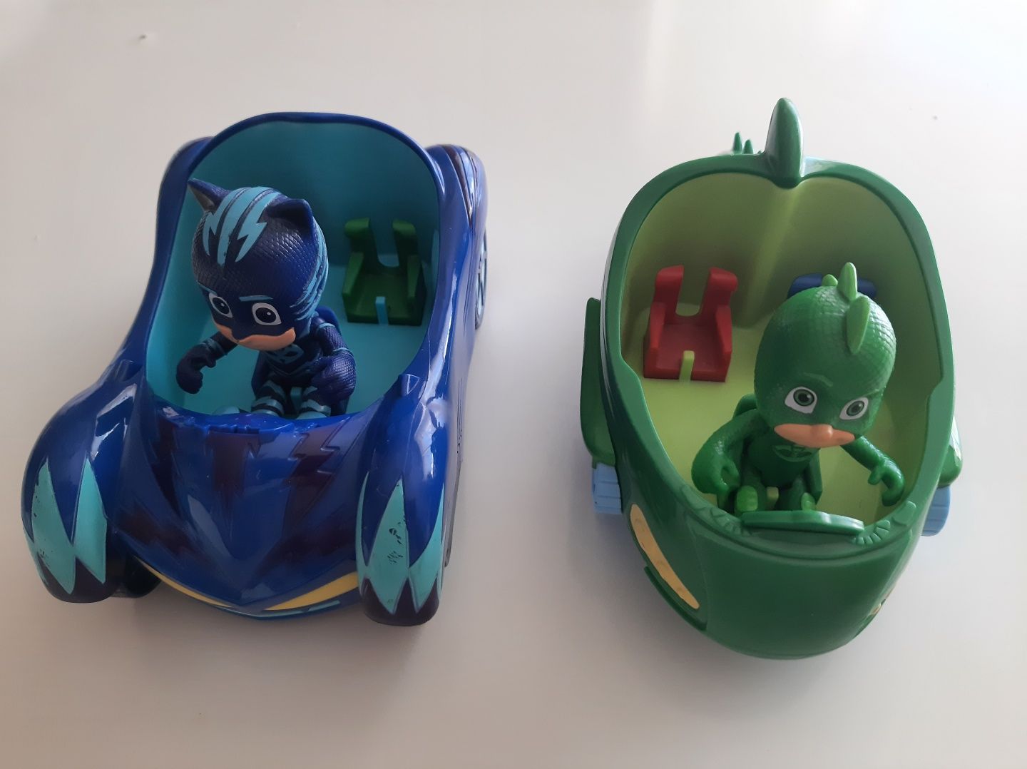 BONECO menino-gato (Connor) PJ Masks com veiculo