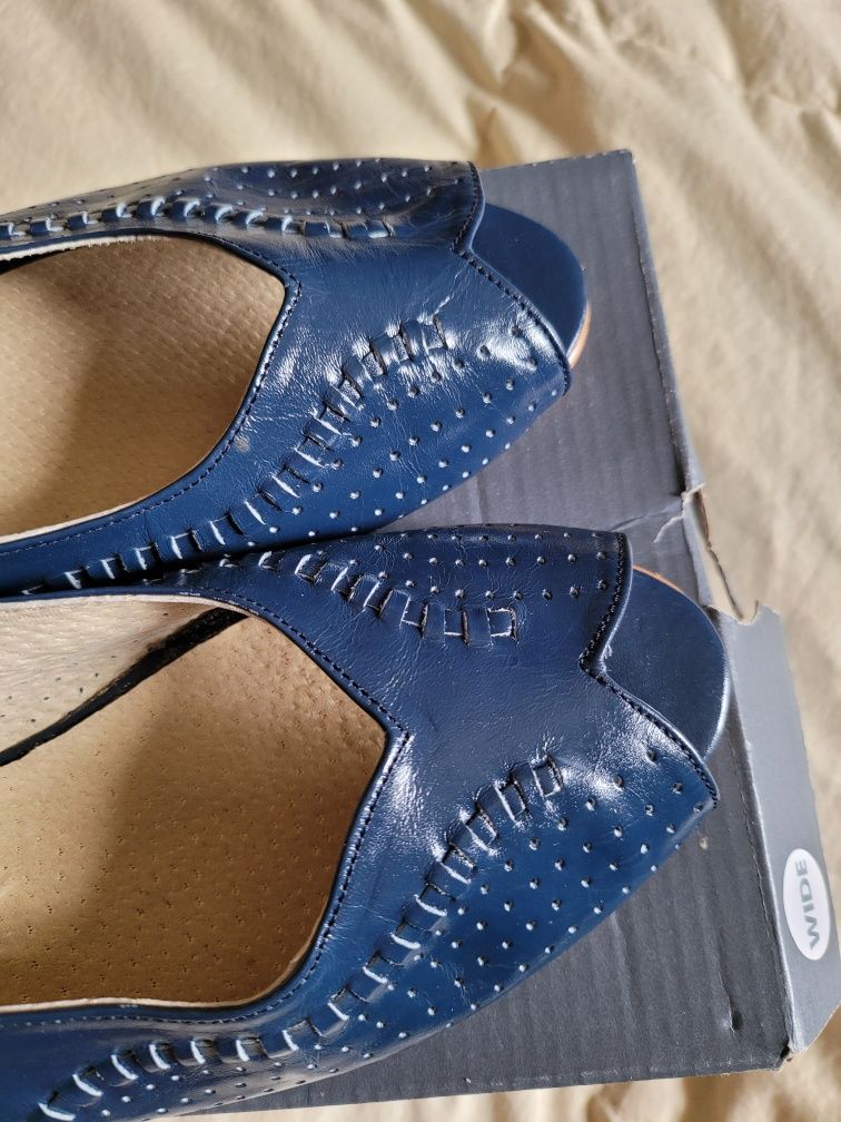 Sapato azul de senhora novo