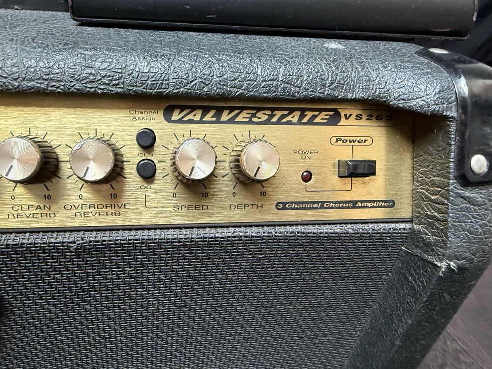 Amplificador Marshall Valvestate VS265 com pedal