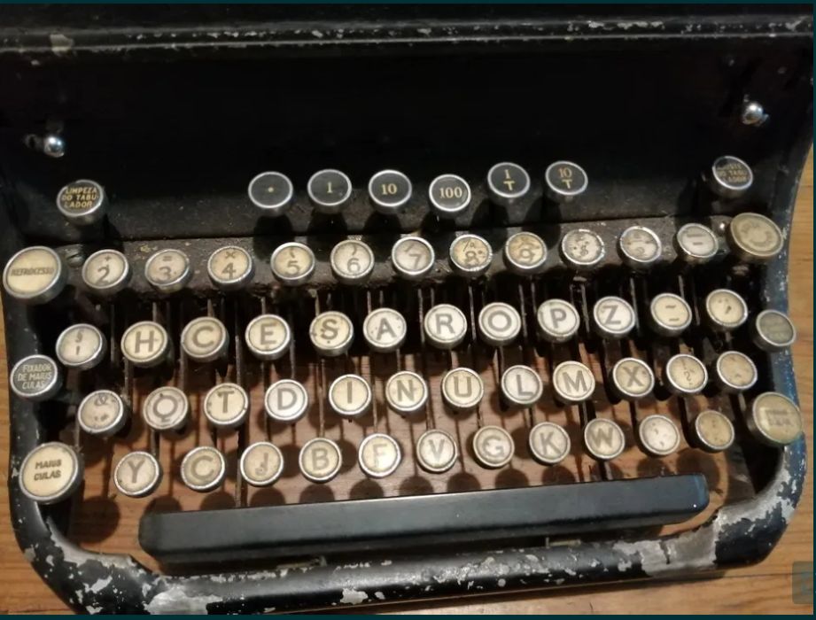 Máquina de escrever antiga