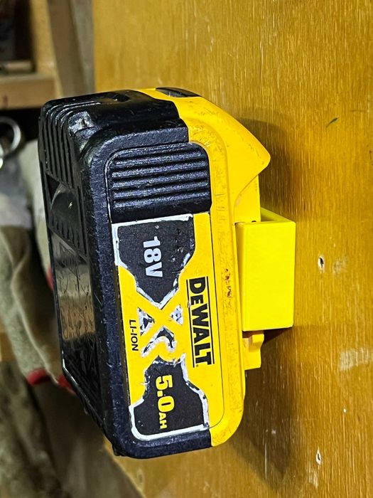 Тримач, кріплення для акумуляторів та інструменту Dewalt