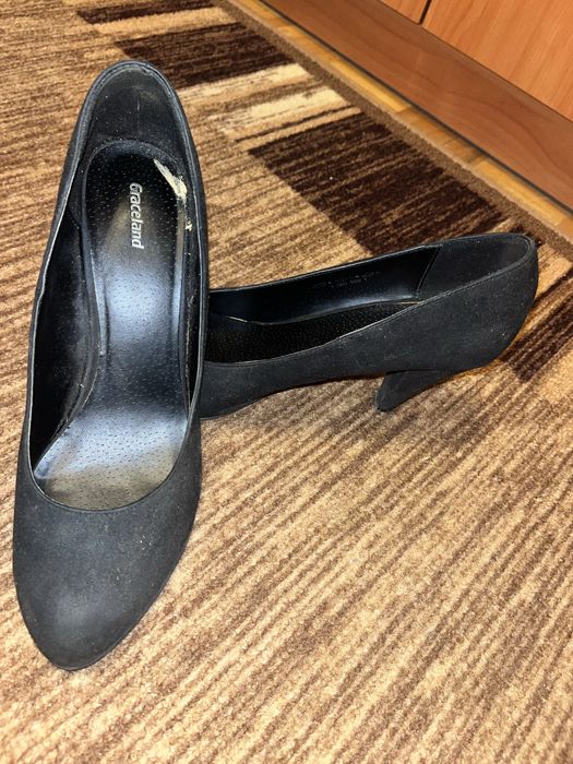 Zamszowe buty na obcasie Graceland