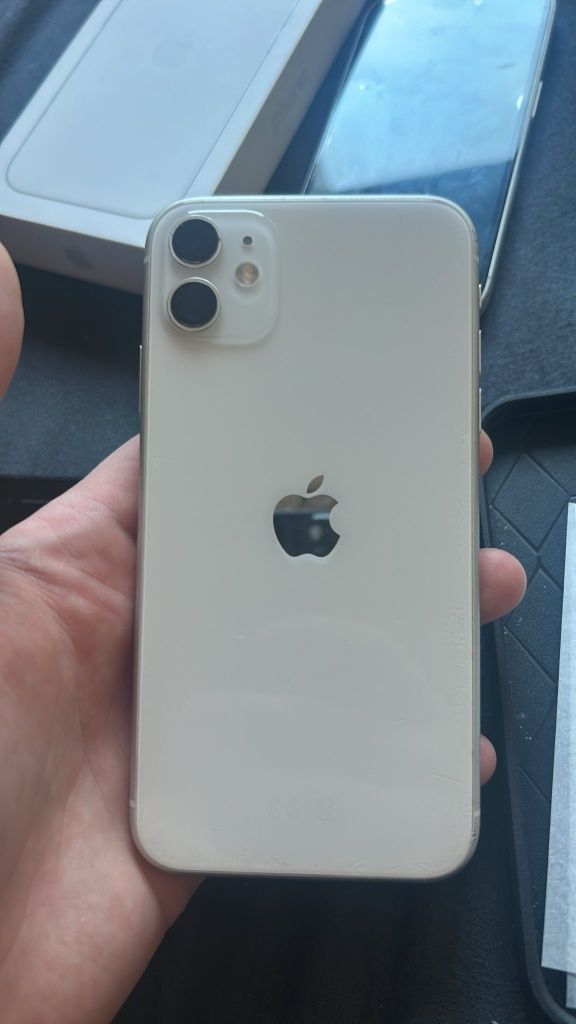 Iphone 11 biały stan dobry