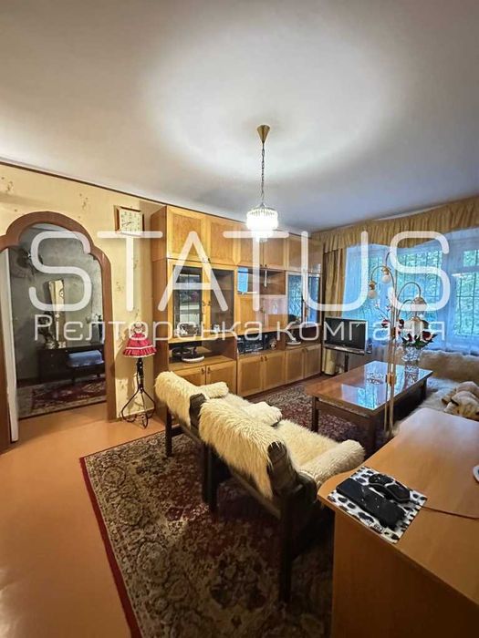 Продаж 2-кімнатної квартири в центральній частині міста.