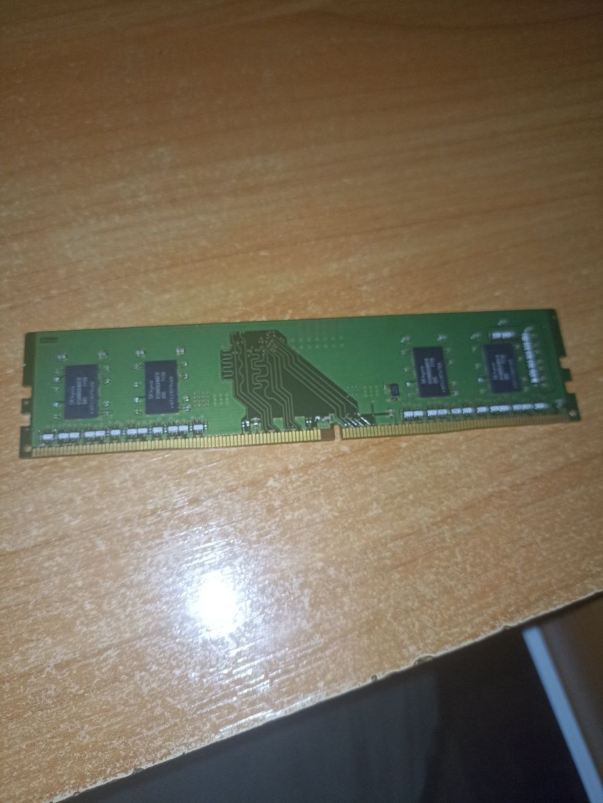 4 gb DDR4 (2400hz)