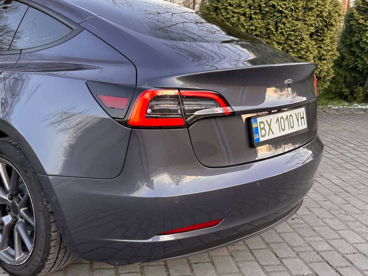 Tesla model 3 2021 рік