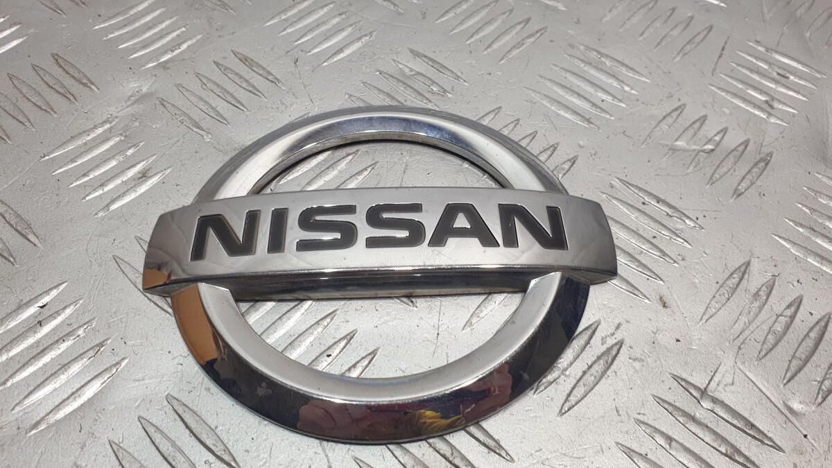 Эмблема крышки багажника Nissan Pathfinder R51 2005-2014 разборка