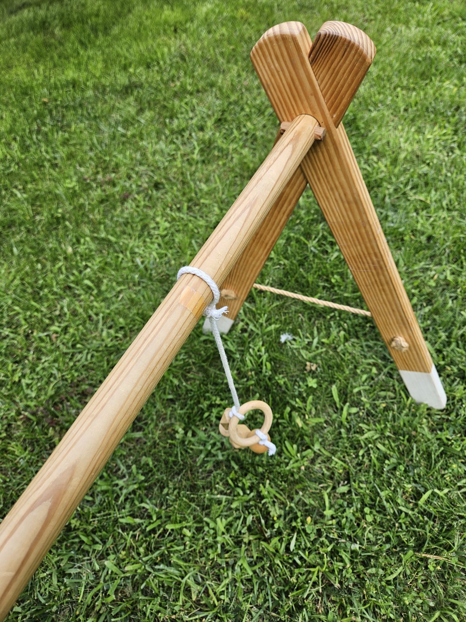 Baby gym stojak edukacyjny drewniany