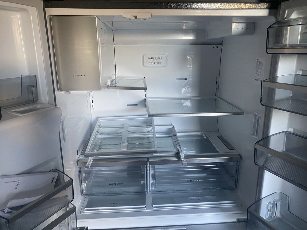 Холодильник AEG Side-by-side