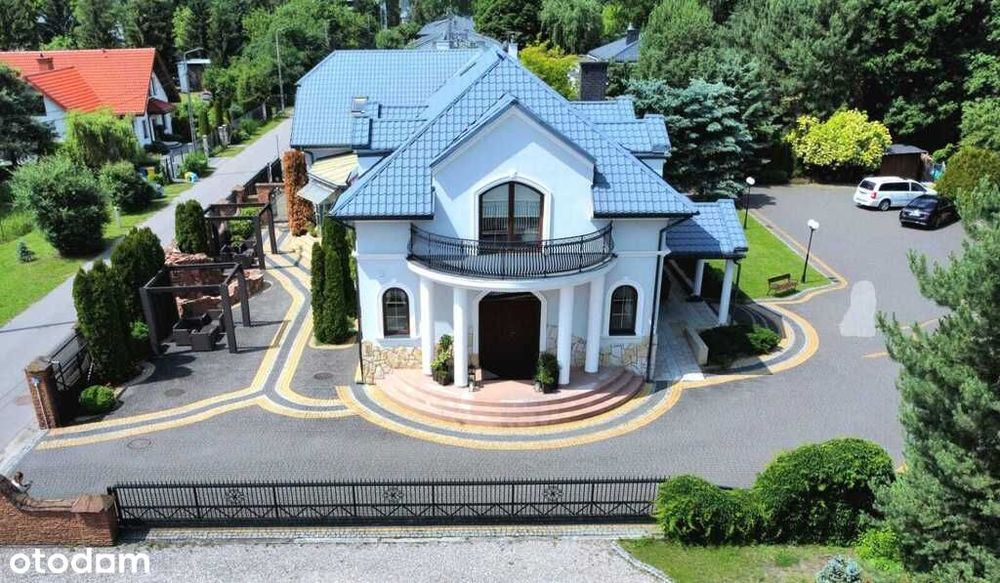 Atrakcyjny budynek na granicy Józefowa i Warszawy