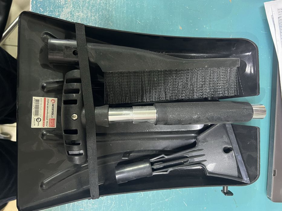 Набір автомобільний (лопата, щітка, шкребок) intertool AT-0110