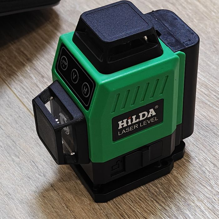 Лазерный уровень Hilda 4D.