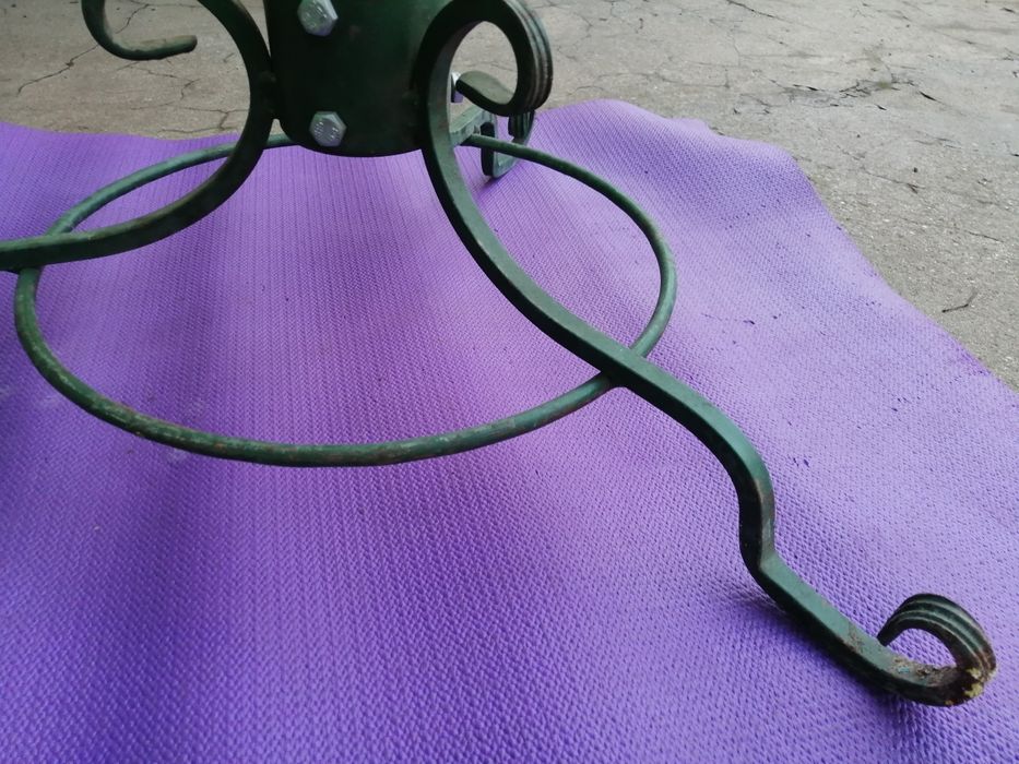 Тренога под елку устойчивая